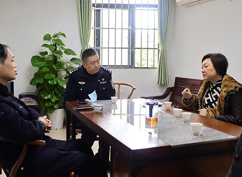 加强党建共建，亲昵警企关系